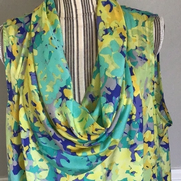 Lane Bryant Floral Cowl Neck Sleeveless Blouse Size 22/24 - Picture 2 of 5